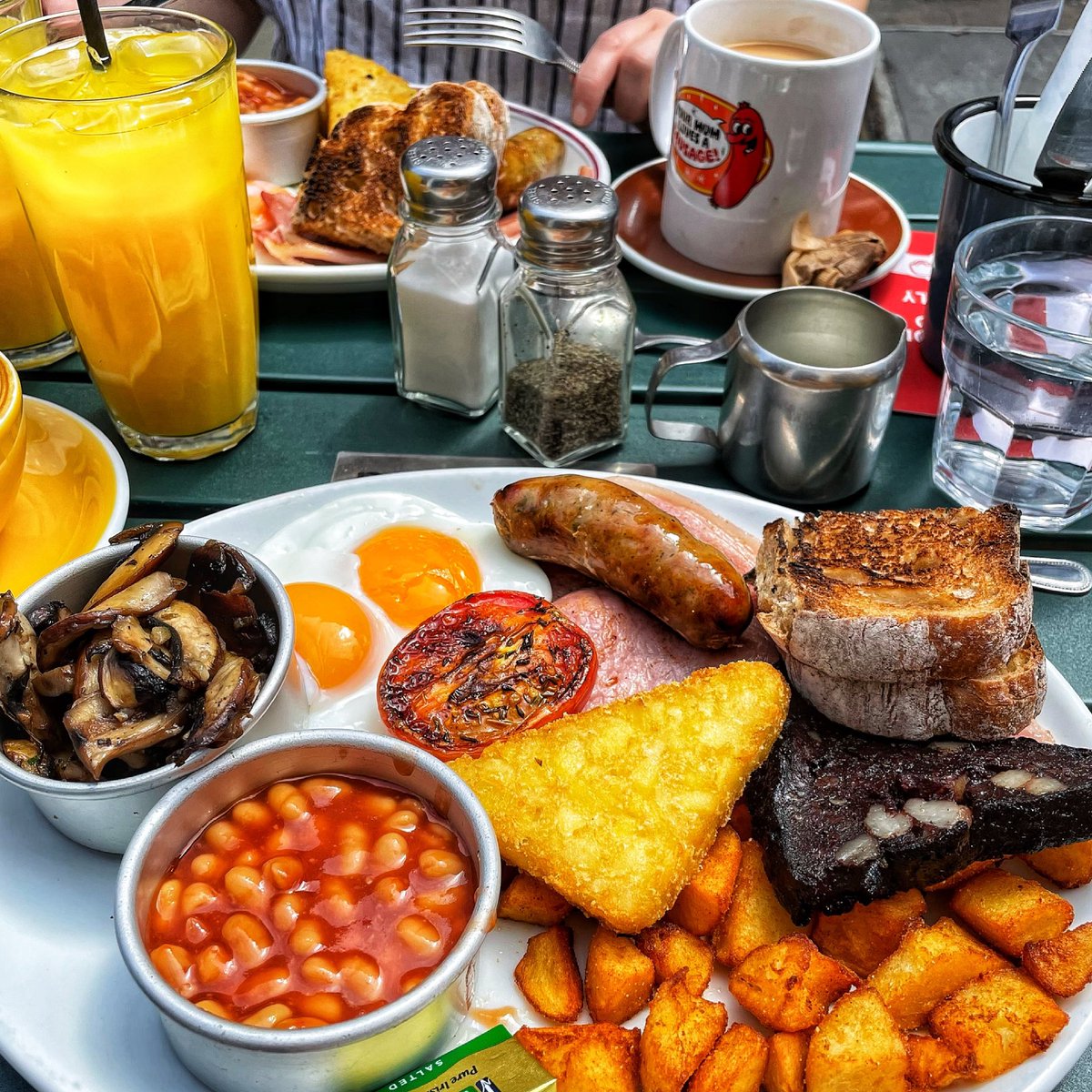 Today started strong 😎👌🏼

Shoutout to <a href="/TheBrekkyClub/">The Breakfast Club</a> for my #foodporn fix 🙌🏼

#foodie #breakfast