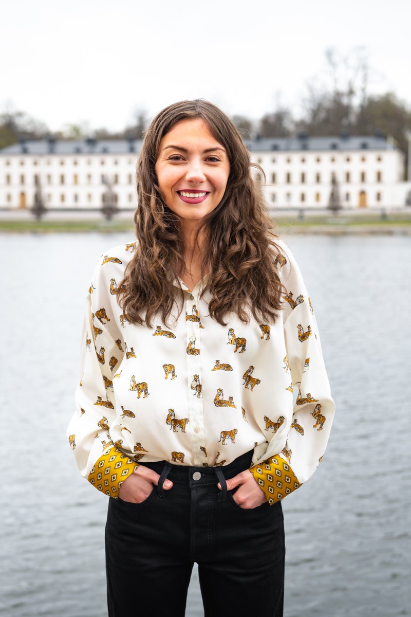 Eleonora Svanberg är den 22-åriga matematik- och fysikstudenten från Stockholm som grundat Girls in STEM. I organisationen kämpar Eleonora för att bryta normer och att vara en förebild för unga kvinnor och icke-binära inom naturvetenskap och teknik, där de är underrepresenterade.