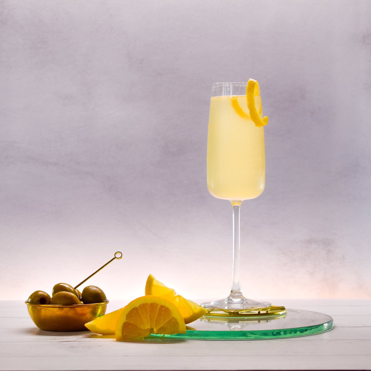 Sunshiney, happy days! Cheers everyone 🥂

#ealinggin #ealingdistillery #french75 #summervibes