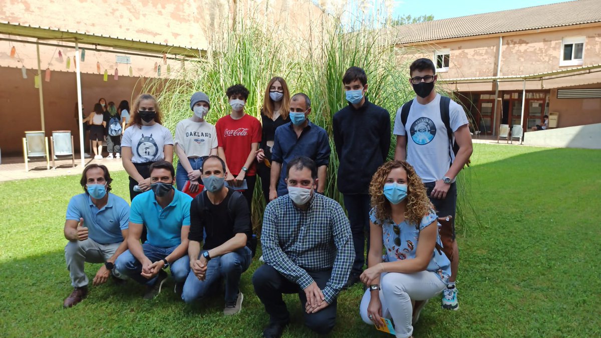 mates_montilivi's tweet photo. Avui el departament de #Matemàtiques de l'@Ins_Montilivi  ha fet entrega dels premis als alumnes amb millor puntuació del centre a les proves #cangur2021. Moltíssimes felicitats a tots pels bons resultats!!!

#feemcat
#scm https://t.co/t68onkijjn