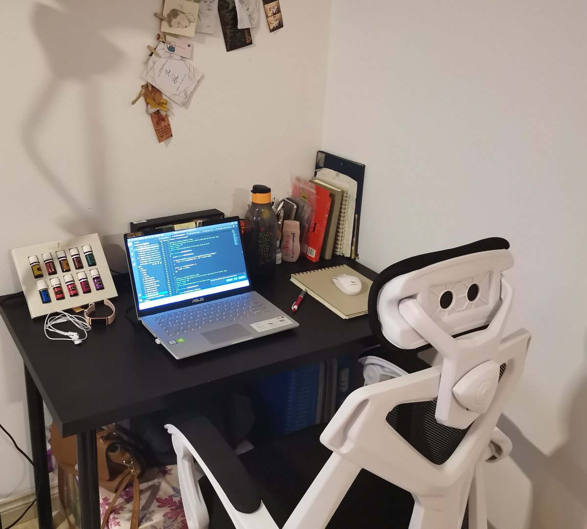 privateVoidTest's tweet image. Sempurna lah sikit &apos;separa-mini-office&apos; aku ni 🤣.