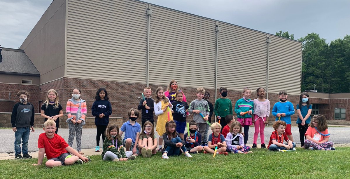 LynnRaphael's tweet photo. So  happy to see my amazing 2nd graders at our end of the year picnic. So proud how they have shown perseverance and displayed great work skills this year! @kenstontes #kenstoninspired #bombersflytogether https://t.co/voy10lpVuT