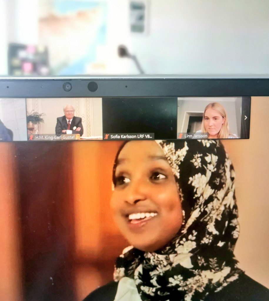 "I've come this far because I've had the courage to fail."

WISDOM by Muna Idow (23 yo), my new Swedish-Somali idol who just received the King of Sweden's award for values-based youth leadership! 
 mynewsdesk.com/se/konungens-s… #youthlead #SomaliYouth #UngtLedarskap