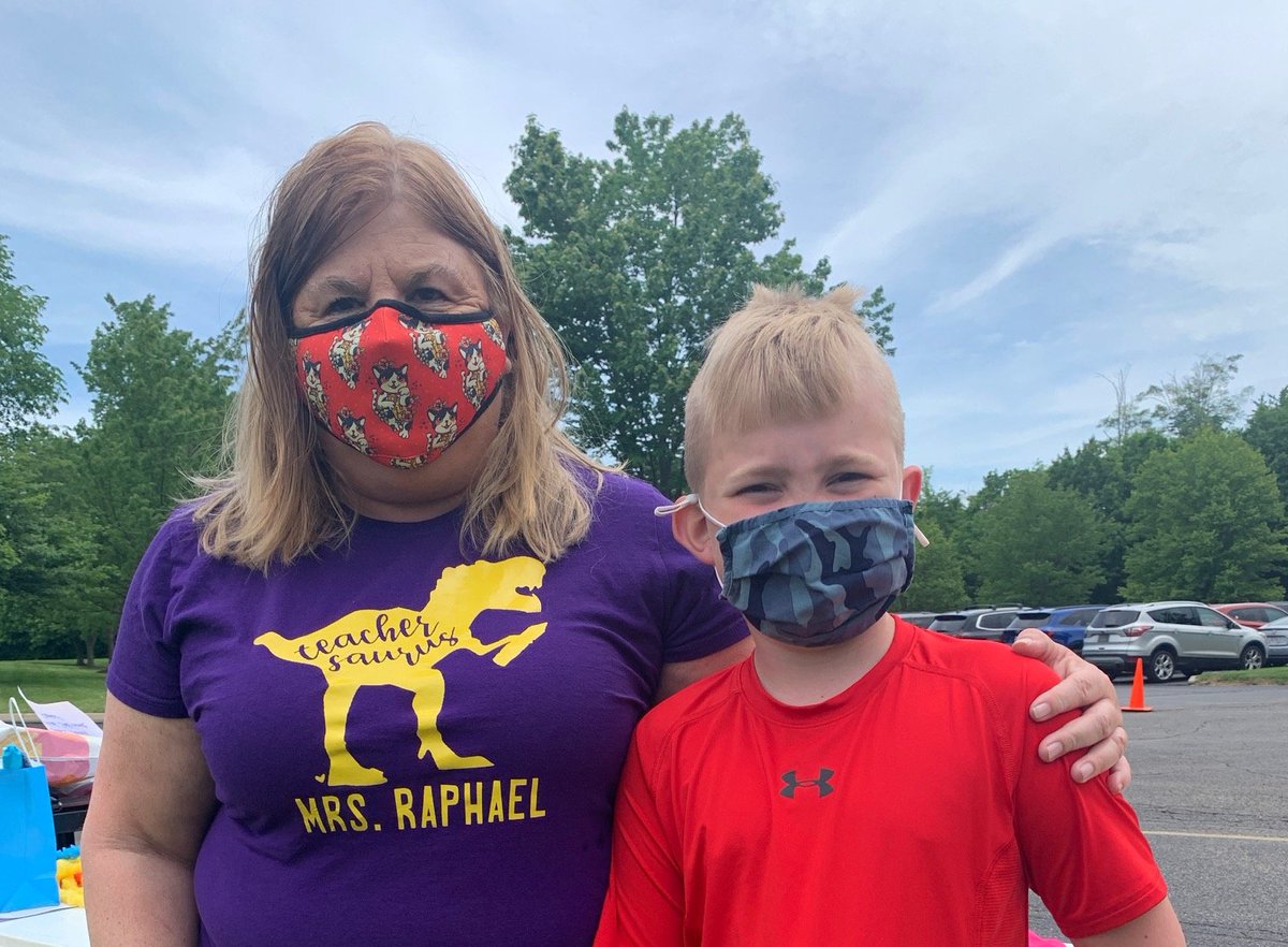 LynnRaphael's tweet photo. So  happy to see my amazing 2nd graders at our end of the year picnic. So proud how they have shown perseverance and displayed great work skills this year! @kenstontes #kenstoninspired #bombersflytogether https://t.co/voy10lpVuT
