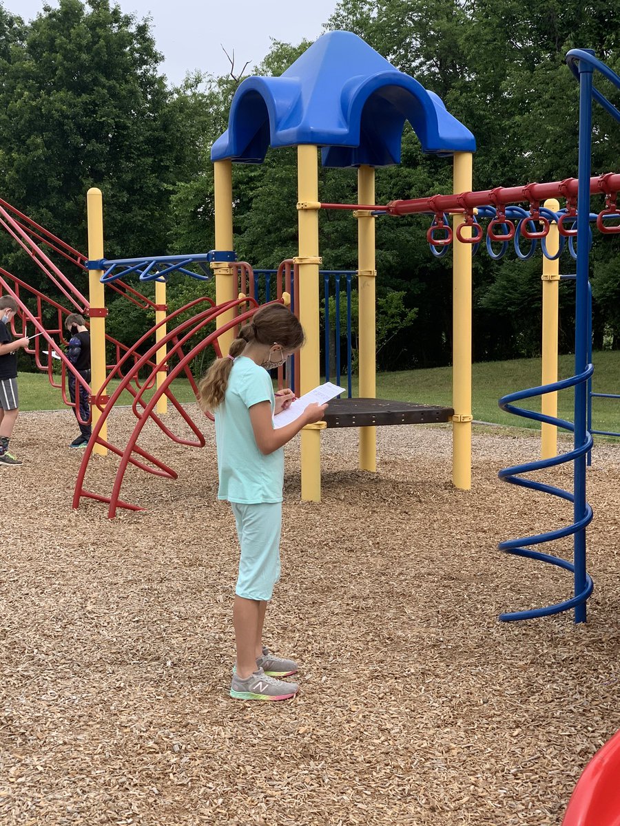 mrshollar's tweet photo. Playground #ScavengerHunt to find our geometric terms from math class! @jewellclass #hollarsscholars #mathinourworld https://t.co/PVeV6XYi2l