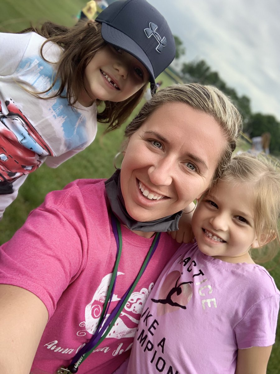 MissCarlsonPE's tweet photo. @despolarbears Field Day is under way for our little Cubs! Kindergarten is up first with some morning fun and lots of time to play and see their friends 💜#NYCSD #DES #reCONNECTnycsd https://t.co/C1YguNYLoi