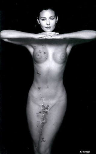 n2_str's tweet photo. #Monicabellucci #MonicaBellucciNude #Nude #star #shooting #topless https://t.co/7ZVGl7VwSl