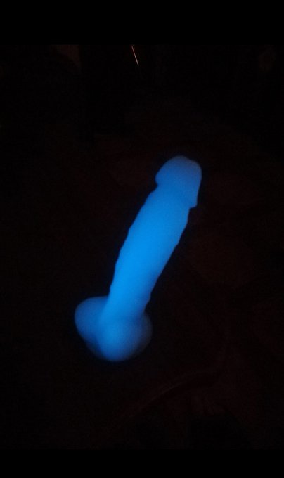 my toy glows in the dark?? https://t.co/zfeToebAHM