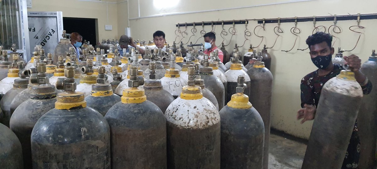 SilcharH's tweet photo. Maintaining continuous oxygen supply is of utmost importance for patients suffering from covid pneumonia. Our staffs of Medical Gas Unit of SMCH are working 24x7 to ensure uninterrupted supply of oxygen #covid19assam 
@CMOfficeAssam
@keshab_mahanta 
@drrajdeeproy 
@nhm_assam https://t.co/B8xeCSqJJT