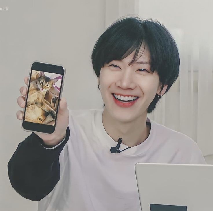 ตั้งแต่เข้าด้อมนี้มา ..สิ่งที่คาใจคือ
-ทำไมสองคนนี้โดนคำพูดแย่ๆจากคนบางกลุ่มบ่อยจัง? 
-ทำไมคนกลุ่มนั้นเขาถึงได้ไม่ชอบเด็กสองคนนี้? 
-เขามองไม่เห็นถึงความน่ารักของเด็กสองคนนี้เลยรึไงกัน?

อะไรก็ไม่รู้   แต่กูรักเขาที่เป็นเขาจัง