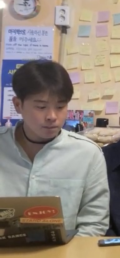 PJHPYOJIHOON's tweet image. แค่สายคล้องแมส นี่มันทำให้เธอโซฮอตได้ขนาดนี้เลยหรอ ??