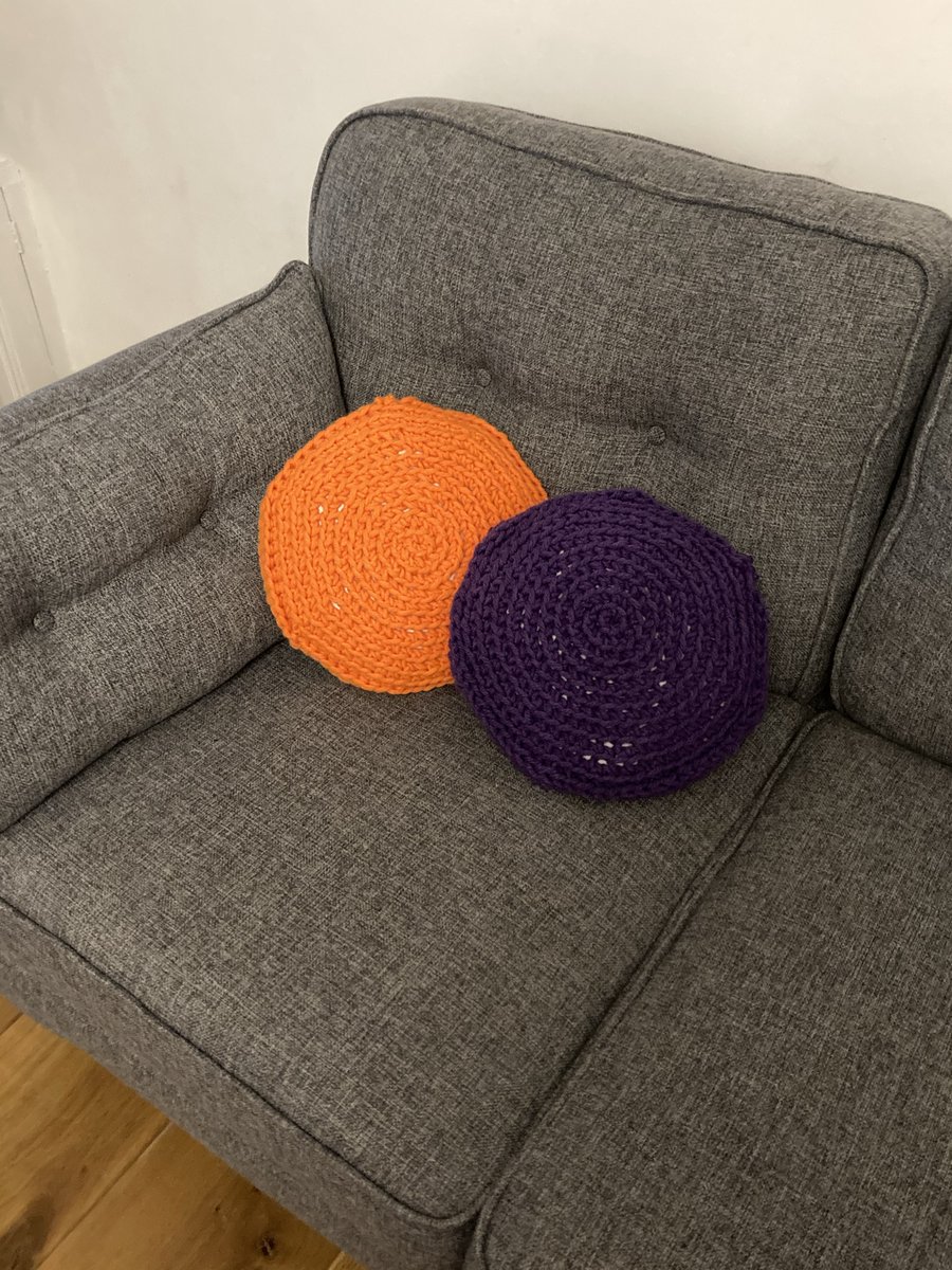 madebybeez's tweet photo. Orange and purple chunky wool cushions as requested by my children. 

#crafts #craftmanship #localbusiness #supportsmallbusiness #handmade #buylocal #smallbusinessuk #gifts #home #cushions #smallshop #oxfordshiresmallbusiness #oxfordshirebusiness #keeponshoppingsmall https://t.co/IZcfkDfp2C