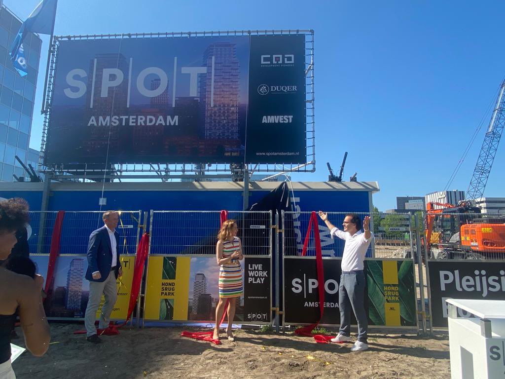 Van kantorenwijk naar woon-werk-wijk. Vandaag vierden we met DUQER, COD en Amvest de start van de bouw van 1100 woningen in Amstel III <a href="/adamzuidoost/">Amsterdam Zuidoost</a>