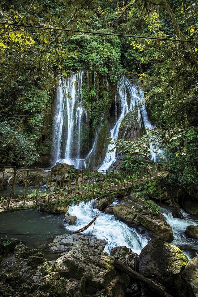 SecturOaxaca's tweet image. Con gran esplendor, el #PuebloMágico de Huautla de Jiménez, nos ofrece paisajes inigualables con gran vegetación y armoniosos aromas. El lugar perfecto para vivir una experiencia única con la naturaleza. #OaxacaLoTieneTodo