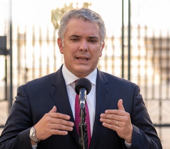 NoticiasCaracol's tweet photo. #LoÚltimo Iván Duque hace un “mea culpa” por la forma en que ha dialogado con los jóvenes. Ofreció disculpas y dijo: “debimos hacer mucho más en cuanto a fortalecer esa comunicación”.

La declaración la hizo en el #ForoBLU4P0

Minuto a minuto https://t.co/TXD6RVzBQW https://t.co/JWhkUIsklR