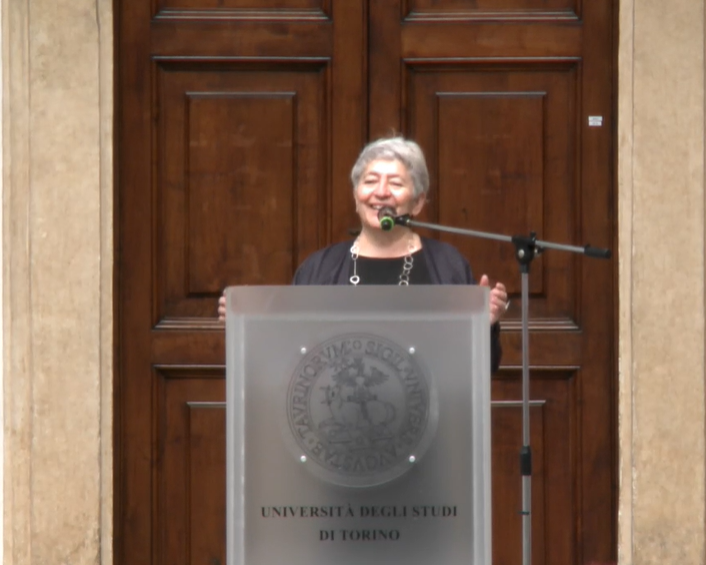 unito's tweet photo. Giulia Carluccio, Prorettrice di UniTo, introduce la Maratona di Letture per la Festa della Repubblica: “I valori della costituzione hanno un valore che le università devono custodire e rigenerare con continuità nel dialogo con la società civile” 

#2giugno #articolo9 https://t.co/wfalqdzo6q