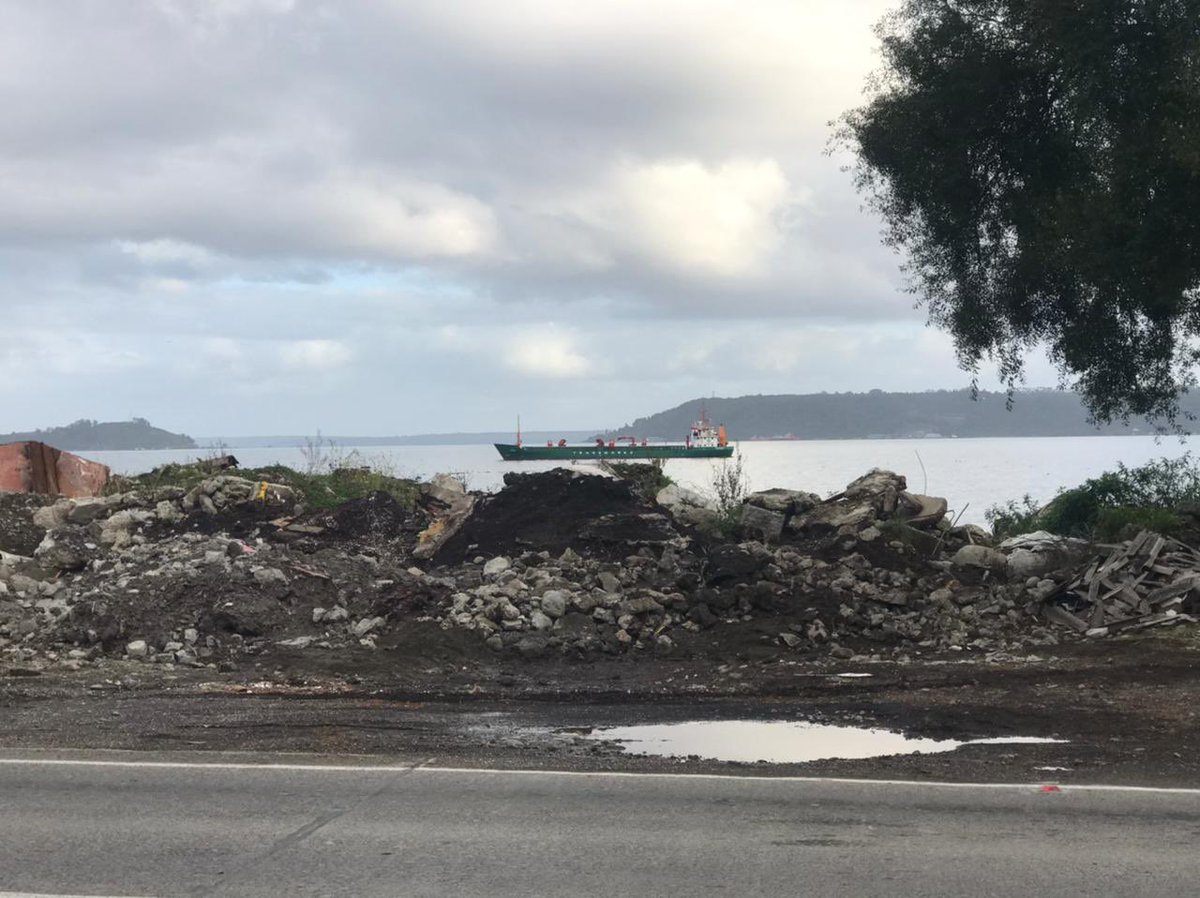 AmiChileAG's tweet photo. FOTOS DEL ANTES Y EL DESPUÉS:
#PesqueraTransantartic; #Maxiclaje-Bleco; #Rekaba y #PazRecycling limpiaron 1310 kg de residuos domiciliarios e industriales en km10 de #Chinquihue, #PtoMontt , lugar q lamentablemente es usado como micro basural. Mantengamos las playas limpias🤝🌎 https://t.co/rt70Ohv6HW