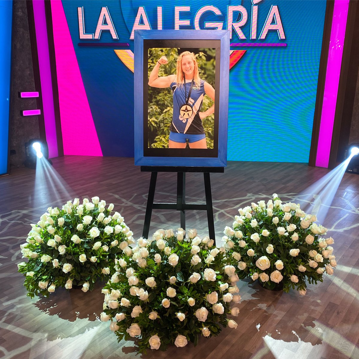 VengaLaAlegria's tweet photo. ¡En #VLA nos solidarizamos con los familiares y amigos de nuestra querida Steph Gómez luego de su doloroso fallecimiento! 🙌🏻😢🕊🔵 #VuelaAltoSteph https://t.co/i5NAvaWXb5