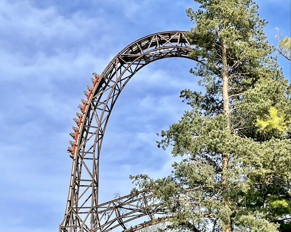 SFGreat_America's tweet photo. 85-degree drop? Right into daily op! 😎 Six Flags Great America is open daily! 🎢 https://t.co/gMvTNGYTk9
