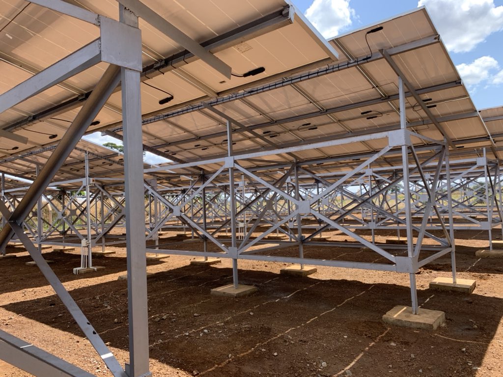 DKAmbTanzania's tweet photo. Danish private sector doing heavy lifting in Nyaragusu🇹🇿#refugee camp👉Solar powered safe water systems now in operation for all  132,000 persons of concern. Sponsored by @PDJF_dk, implemented by @water_mission, using @Grundfos tech, and impressive local engineering capabilities. https://t.co/rc6neJGEuS