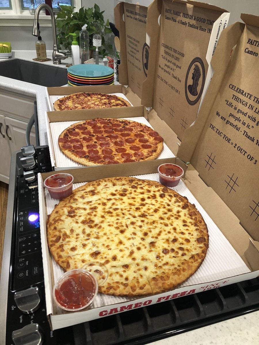 🌧——> 📱——> 🚗——> 🍕——> 🏡——> 😊 #RainyDayPizza