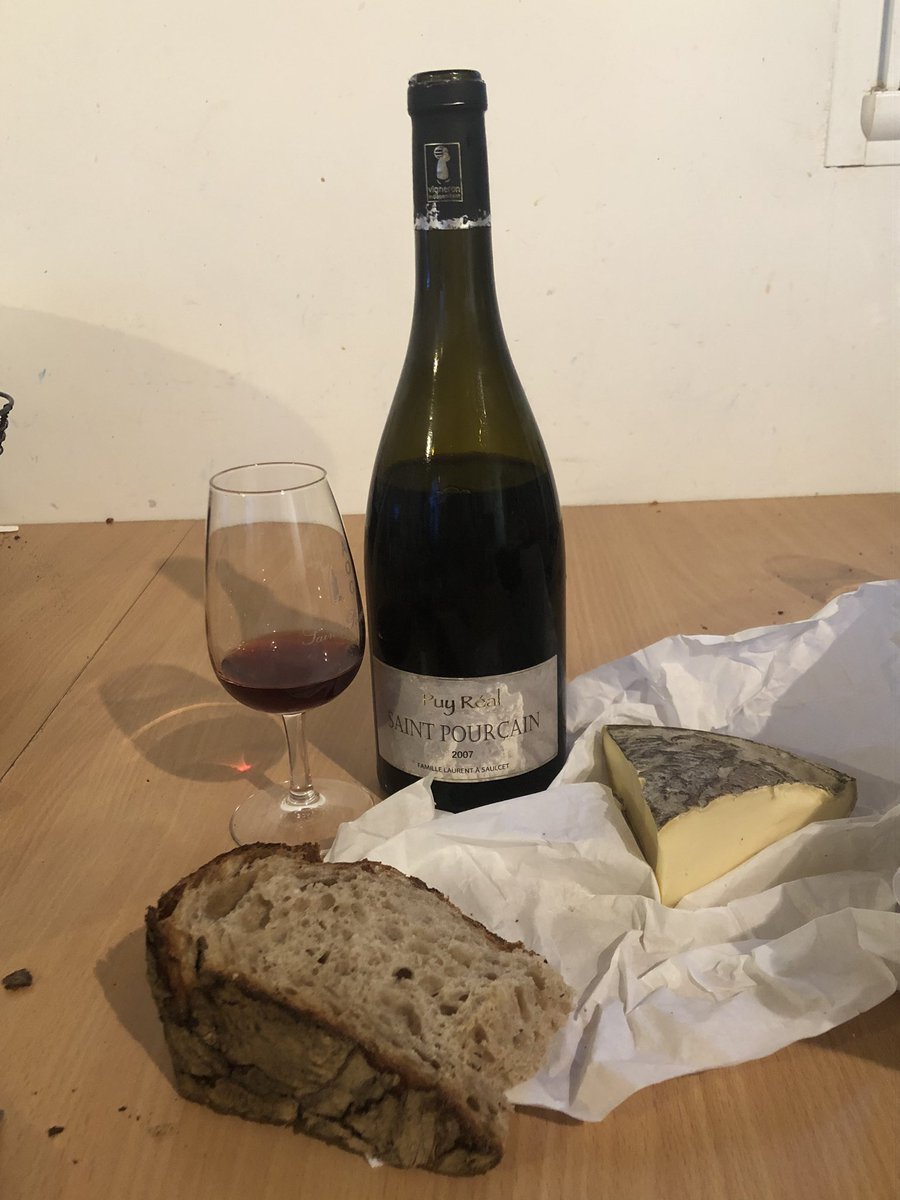 CorinneLaurent's tweet photo. Le St Nectaire sans vin rouge ce n’est pas possible ! Ce millésime ancien de Puy Réal fera bien l’affaire... #stpourcain #vdqs #vigneronindependant @Odg_StPourcain @JM_Ferrier https://t.co/NgC3XF39NI