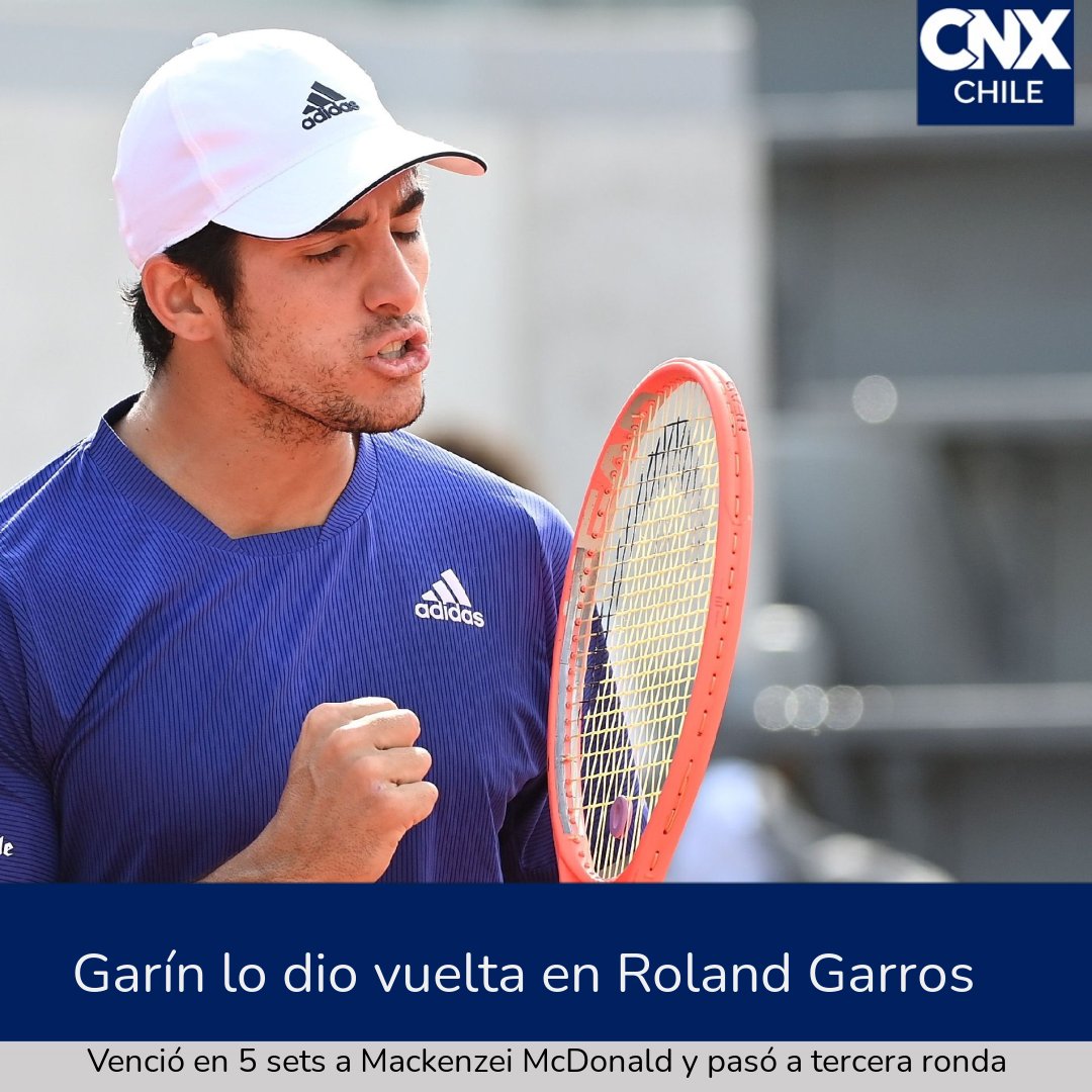 CNXChile's tweet photo. En un partido de infarto, donde incluso @Garin_Cris levantó 2 match point, #Garin se llevo una espectacular victoria en por 4-6, 4-6, 7-6 (7), 6-3 y 8-6 en mas de 4 horas. Ahora deberá medirse al estadounidense Marcos Giron (84°). 
#RolandGarros https://t.co/uOWBWo0ZN4