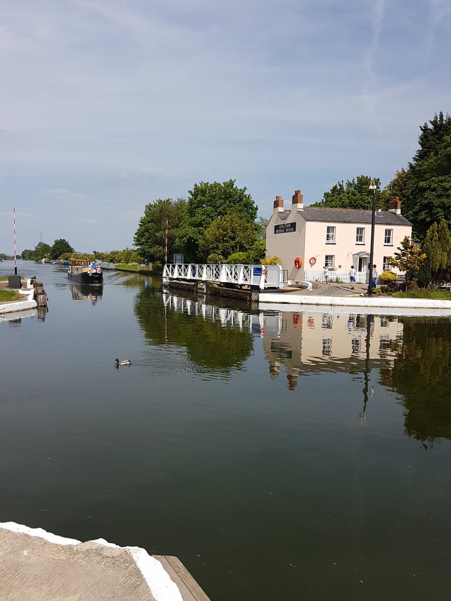 Danford2013's tweet photo. There is something rather enchanting about Saul Junction and the boat-yard on the Sharpness canal. A three hour walk yesterday; a field and garden day today. #sauljunction https://t.co/7eQHenFcy8