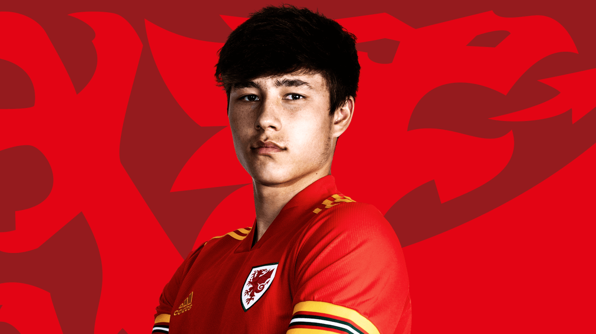 Cymru's tweet photo. 83' | 🇫🇷 3-0 🏴󠁧󠁢󠁷󠁬󠁳󠁿

@RubinColwill makes his debut for #Cymru as he replaces Joe Morrell. 

#FRAWAL | #TogetherStronger https://t.co/NfYCKBPMtJ