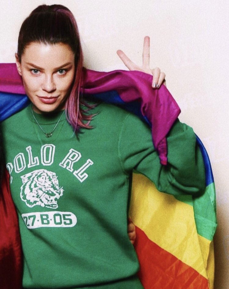 laurensxmuffin's tweet photo. happy pride month! <3 
she loves u so much. https://t.co/EZlJWZbxP5