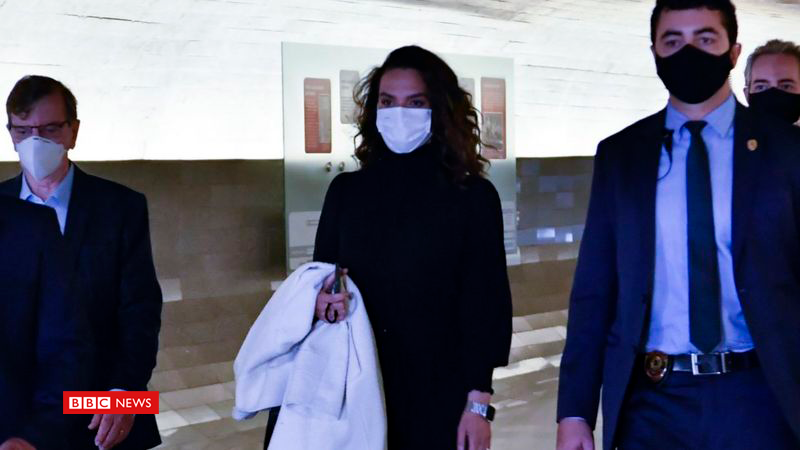 bbcbrasil's tweet photo. Na CPI da Covid, Luana Araújo fez críticas duras à cloroquina, ao tratamento precoce e à imunidade de rebanho por contaminação. https://t.co/Ej5fGMwMMk https://t.co/Mk6SmXkXQe