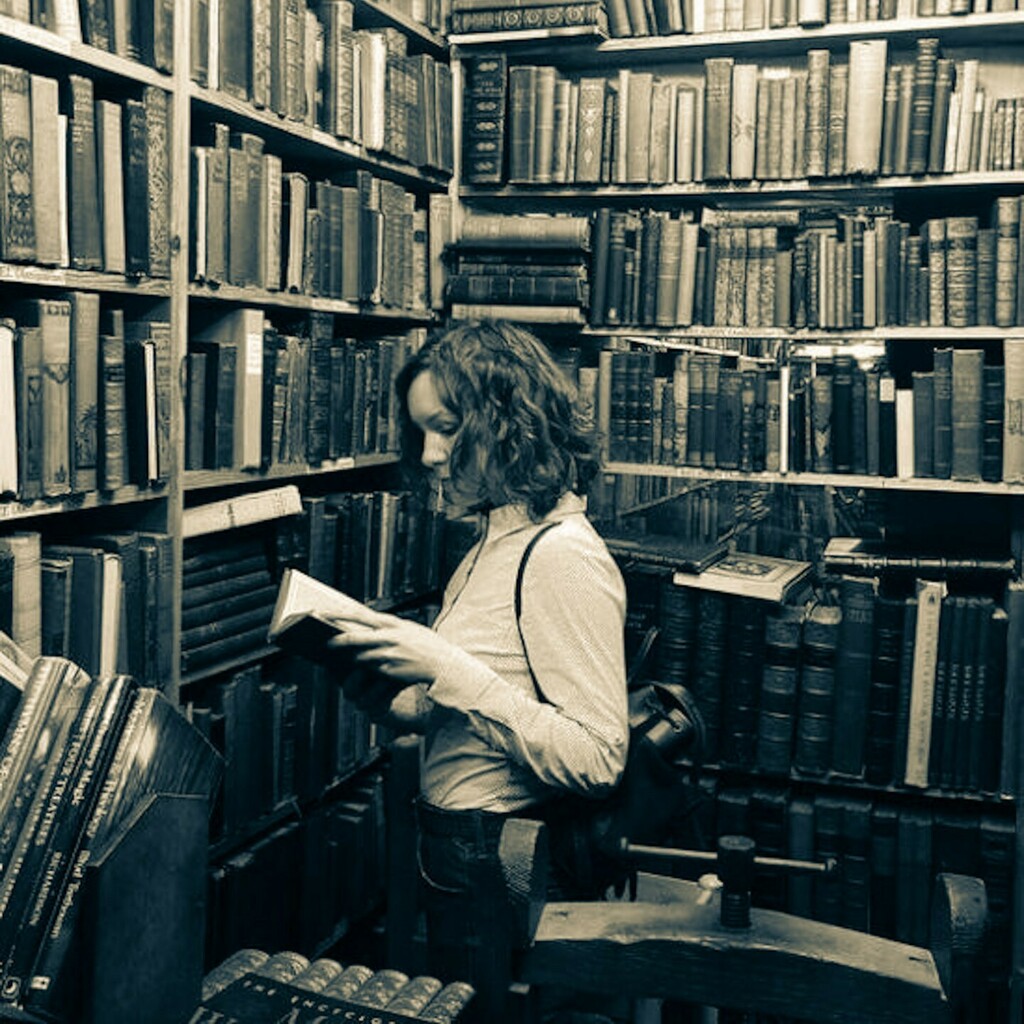 ❤️ Reading Inspiration ❤️ 
It’s so nice to read with other people—it’s one of the reasons I love going to libraries. There’s a special something in the air... Progress, literacy, humanity—something about sitting in a large hall with dozens of others, all… instagr.am/p/CPn5DHKrXG-/