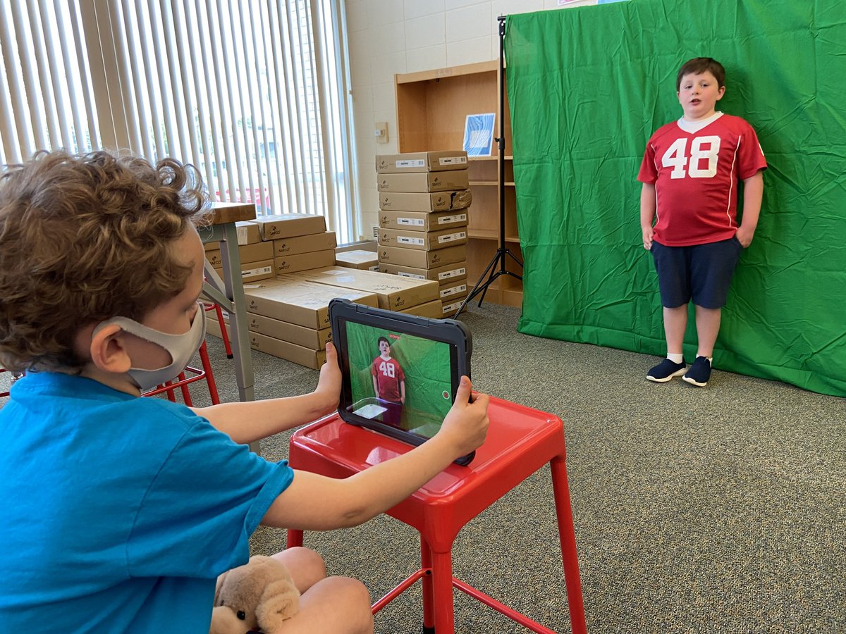 SchlieReed's tweet photo. @OrchardLaneSDNB 2nd graders record their retelling of a fairytale of choice using #greenscreen and will next make movie magic using #iMovie @SDNBSchools #SDNBLearns https://t.co/gEOydaZJ3b