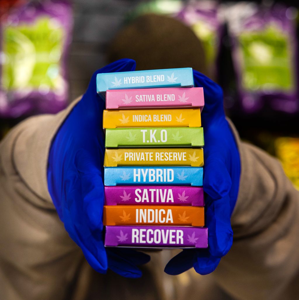 Happy start of #Pride ❤️🧡💛💚💙💜 help us celebrate the beautiful and vibrant #LGBTQIA community with some good #kushy vibes 🌈