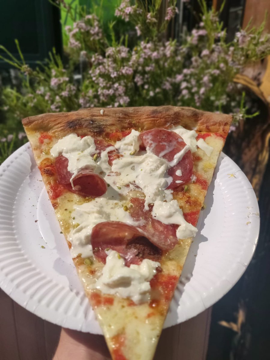 2 NEW SLICES at @beaglesabout...

ZESTY GETTY
Ricotta Salata, Pistachio, Lemon Zest, Mozzarella Blend, Marinara Sauce

FENNEL SALAME
Fennel Salame, Stracciatella Cheese, Pistachio, Mozzarella Blend, Marinara Sauce

Firing out til late. Sit down and chomp or walk in and walk off