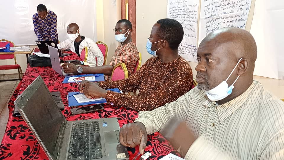 accountlabniger's tweet photo. Après Tahoua, Diffa, Zinder et Tillabéry c'était autour de Niamey la capitale d'accueillir le 5ème café science de capitalisation et de partage d’expériences en matière de gestion et prévention des conflits ce mercredi 02 juin 2021.
@USAID
#Nigerwewant
#electionpeace https://t.co/kErZDpv5W4