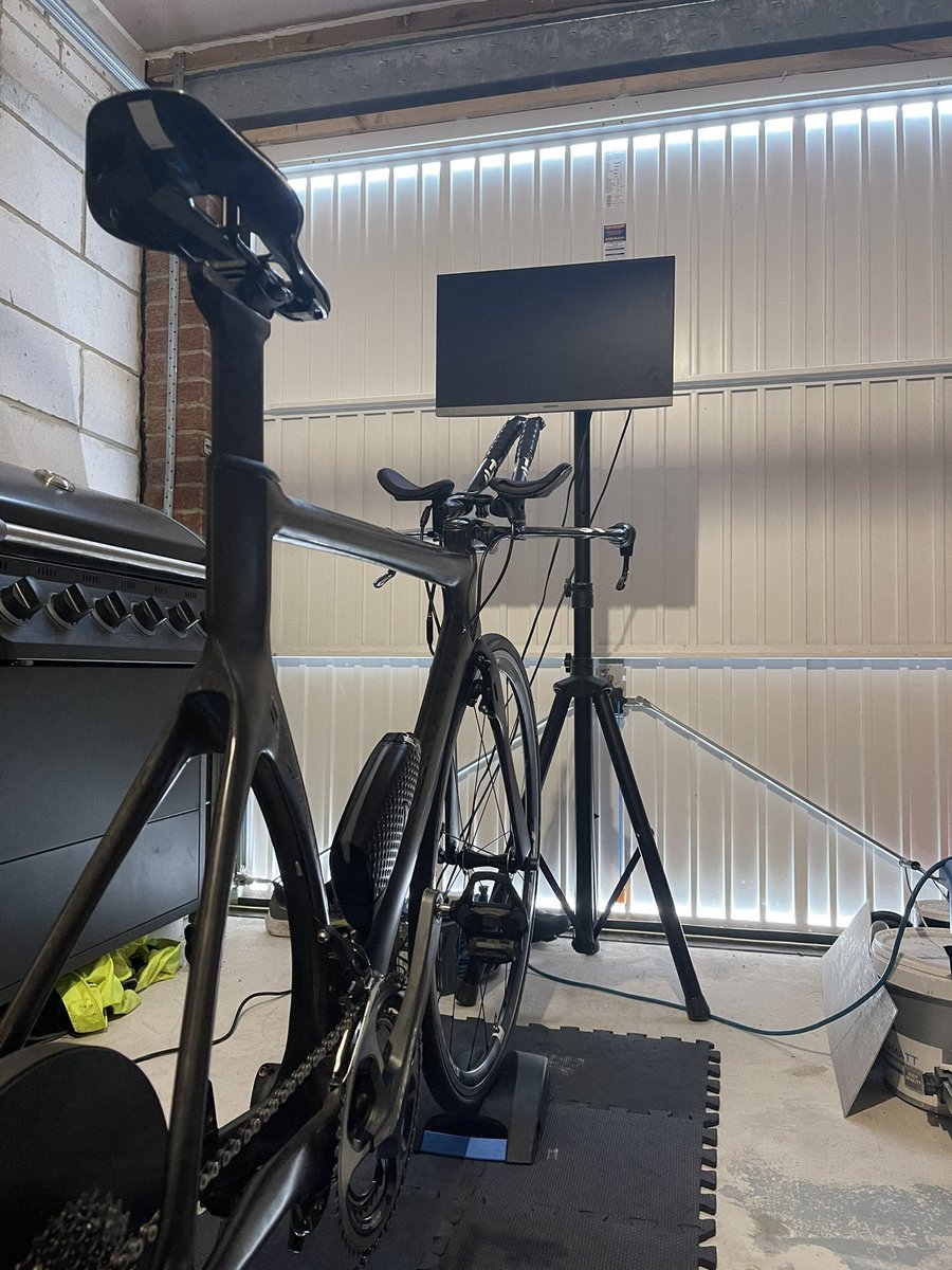 RyanWalmsley_'s tweet photo. My contribution to 1000 Hours for @DerianHouse organised by @DarwenVale. Smashing it as always! 100 miles isn’t easy, 100 miles looking at your garage door isn’t ideal either😅Check out what the other fundraisers have been up to below @DVHSWAH https://t.co/OWHxBmEimB