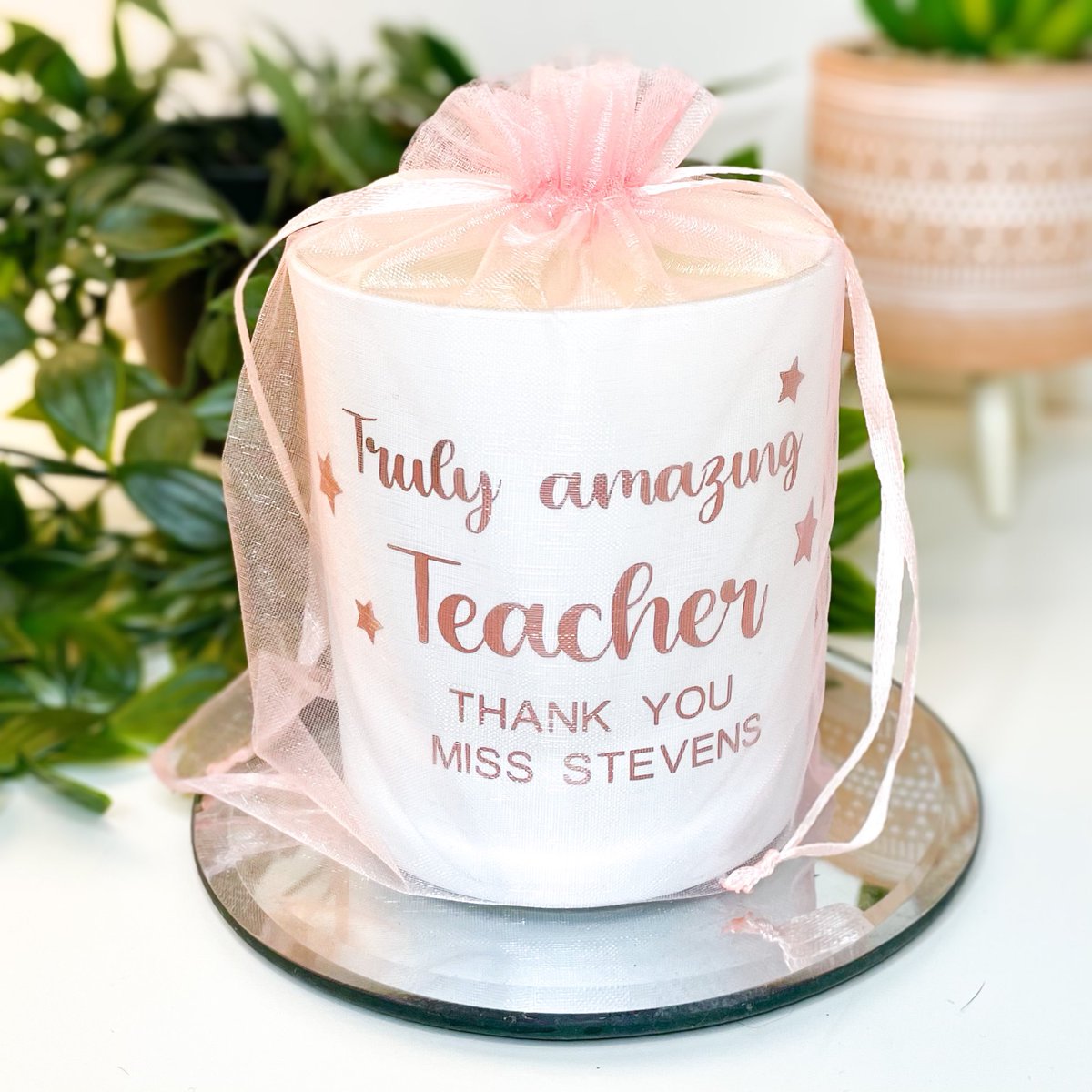 sooz2181's tweet photo. ⚠️⚠️⚠️ NOW LIVE ⚠️⚠️⚠️

Go go go grab yourself one of these beautiful candle for your kids teacher ❤️ limited stock so don’t miss out ❤️
#teachersgifts #teachers2021 #leaversgifts #teachersday 
https://t.co/YwJo3pyNgg https://t.co/01sYNEYdju