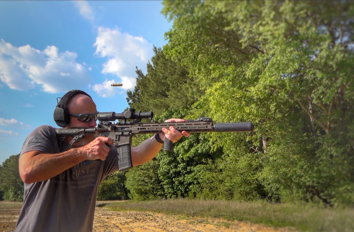 Mrgunsngear's tweet photo. Plinking w/ the @danieldefense V7 wearing a @BrownellsInc MPO 1-8x scope in an @aero_precision mount, @magpul MBUS II sights, and an @OSS_Suppressors 556Ti can with integral flash hider 🇺🇸🔥
#danieldefense #v7 #mrgunsngear #brownells #optics #oss #silencer #magpul #LeadFarmer https://t.co/Wq3RMGsebD
