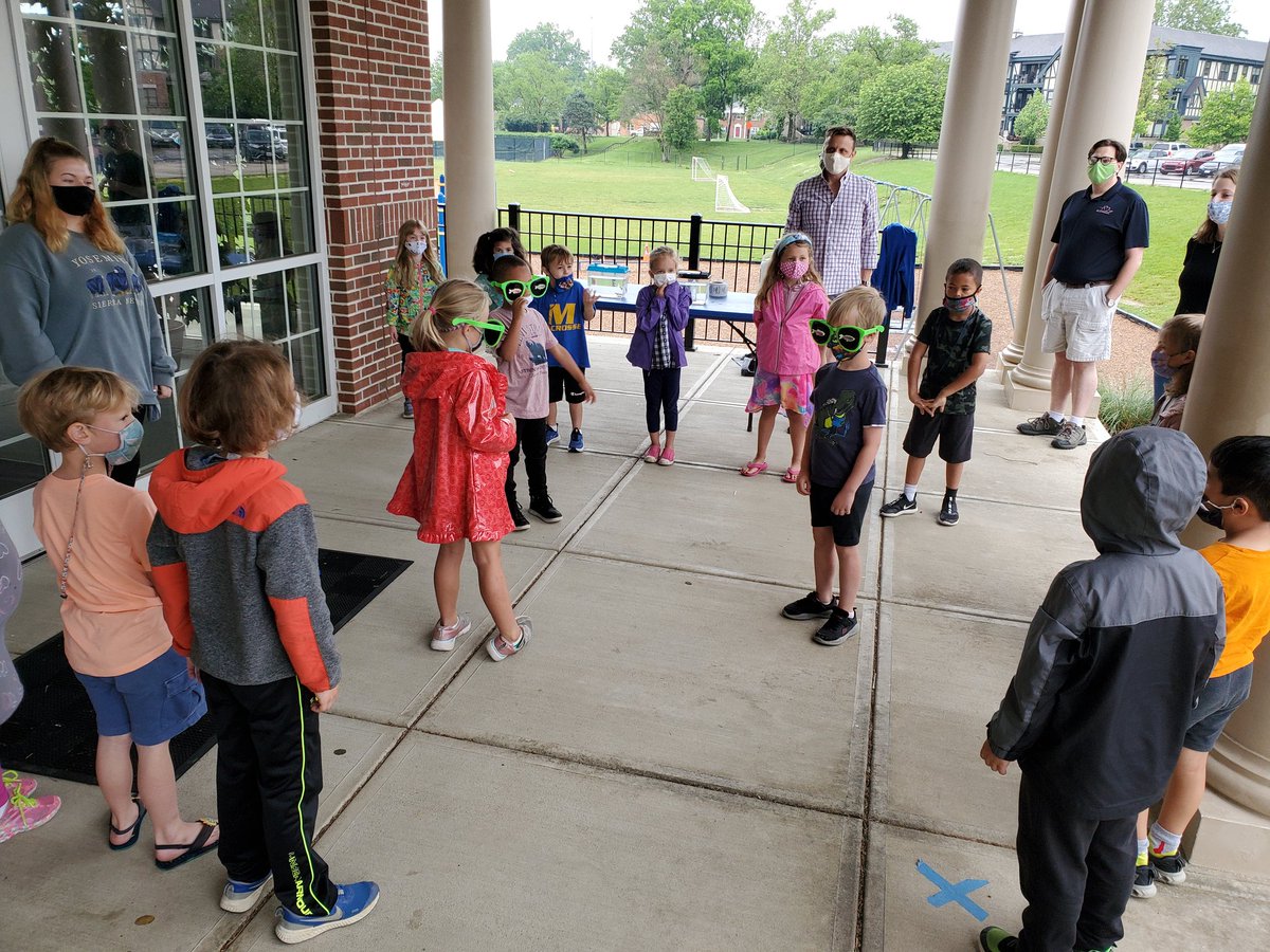 KinderMillerME's tweet photo. Thank you Mr. Gross and your team for bringing us some fun science today! We loved learning about cavefish! #createexperience @mariemontelem https://t.co/GyLK5LZGIa