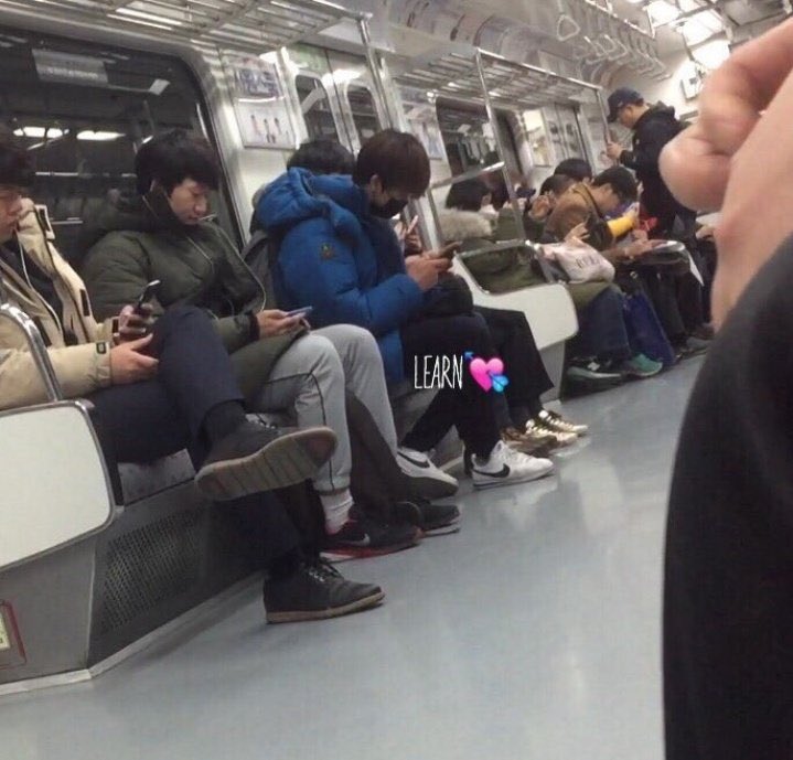 คงเป็นโมเม้นที่มีคนไปเจอโน่มินแล้วเจโน่ให้แจมินนั่งตัก เพราะเป็นช่วงที่แจมินพึ่งผ่าตัดมาไม่ควรนั่งที่แข็งเกินไป แบบแกกกมันน่ารักมากๆๆๆๆๆๆๆๆๆๆๆๆๆๆๆๆ💖💖💖💖💖