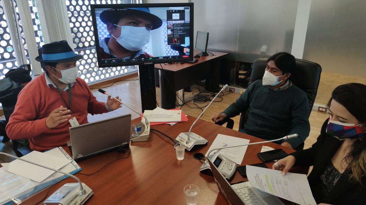 [AHORA]
Sector Comunitario de la Comunicación presenta sus inquietudes ante mesa de @DerColectivosAN, donde se tratará proyecto de #LeydeComunicación.
Indican que derecho a la comunicación no puede reducirse a #LibertaddeExpresion y menos entendida solo desde los medios privados.