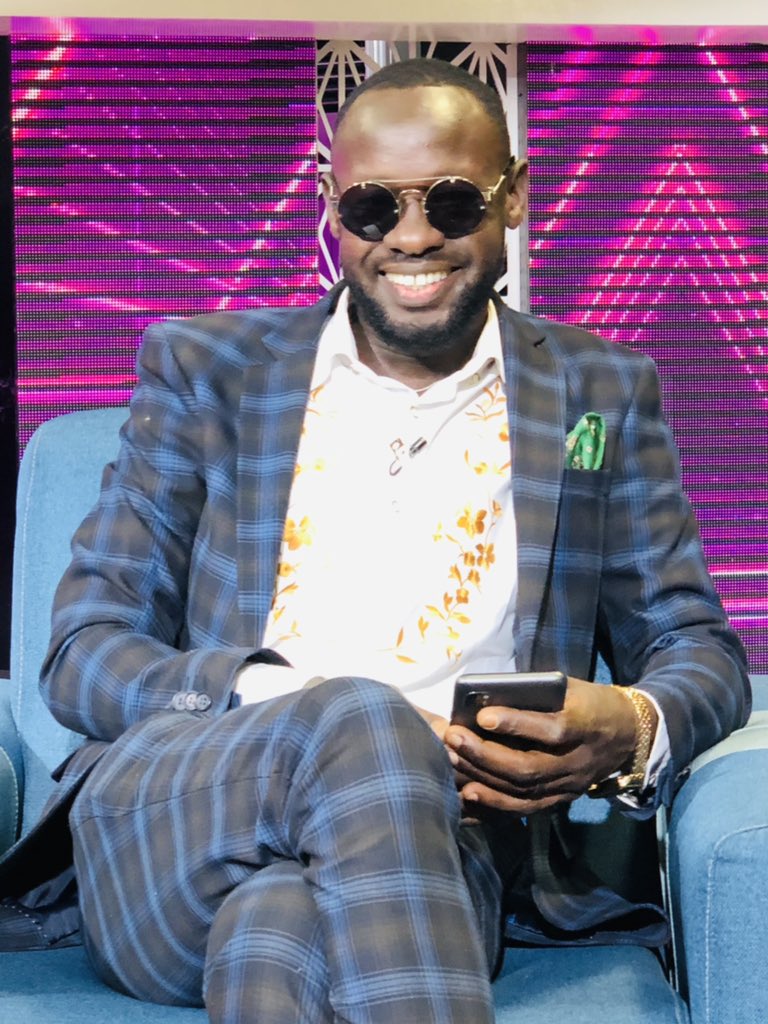 2stvsenegal's tweet photo. #ENTRETEMPS EN IMAGES C’EST DANS UN PETIT INSTANT AVEC #LESSACRIFICES !!!✨✨✨✨✨✨✨✨✨✨✨✨✨✨✨✨ https://t.co/oYyvoDYQqu