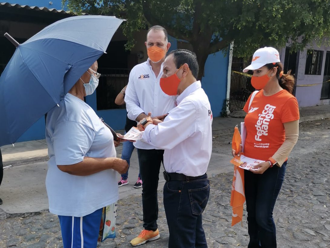 Acompañado de mi esposa Lety Contreras, y con Orlando Godínez Pineda, candidato a Diputado Local por el Distrito 2, haremos equipo para mejorar la calidad de vida de los colimenses. 

¡Vota por Movimiento Ciudadano!

#VotaFedericoRangel
#ConfianzaQueDaResultados