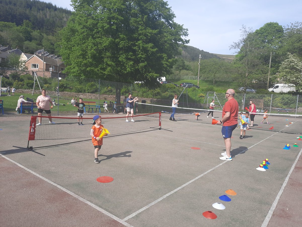 Another Super session with our LTA Youth Start Groups yesterday at the Park. 🎾😀🙌

Great to see some superb catching and throwing skills and some brilliant high-5 Volleys over the net.  

This week's Stars of the Week were:

4-6 Age Group - Brody ⭐

7-9 Age Group - Matthew ⭐
