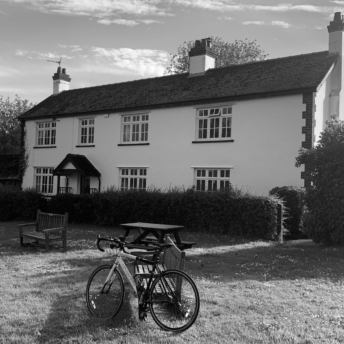 CharlesAnyan's tweet image. Very windy cycle out to #Harpswell this evening. Delighted to be back on a fixed bike after Sunday’s mishap 💥

It’s a cracking evening for it 👍