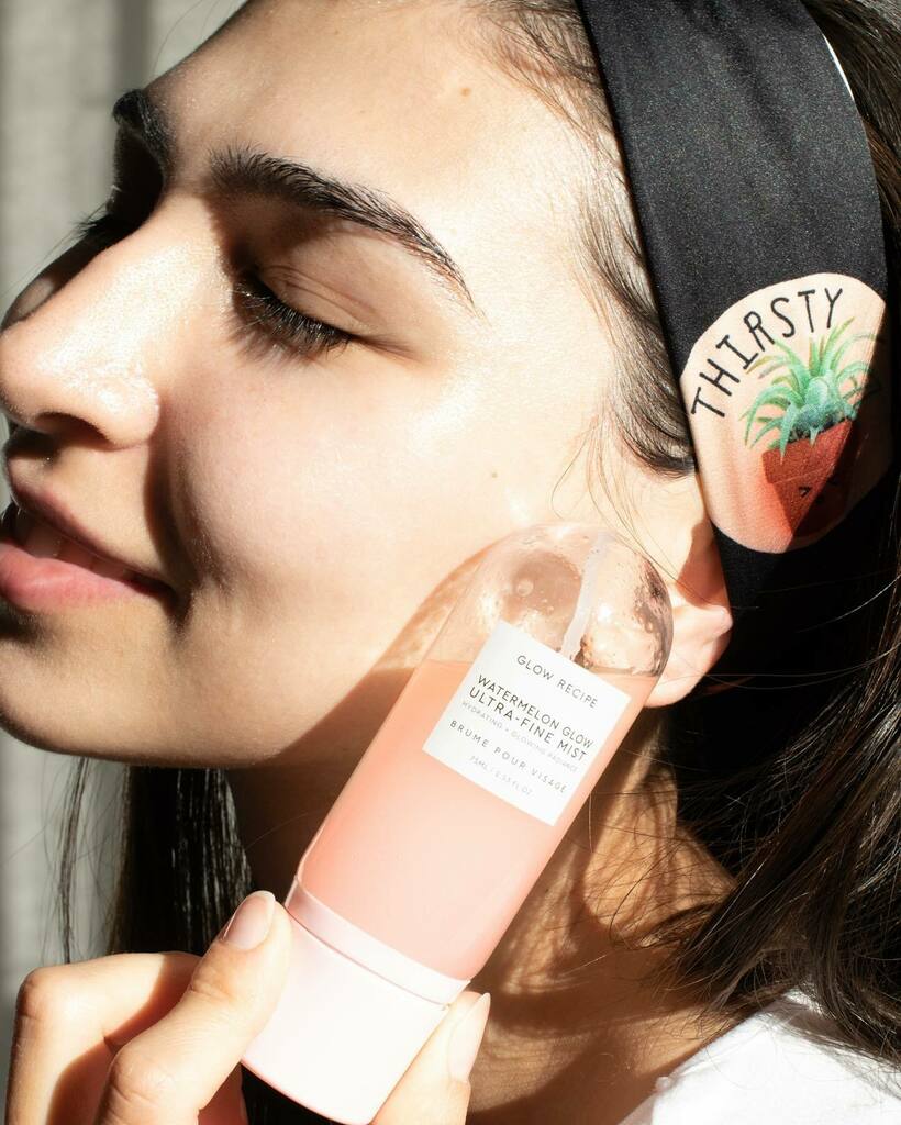 sunkissedblush's tweet photo. Here is my another Skincare Goal: @glowrecipe Watermelon Glow Ultra-Fine Mist is a game-changer for dehydrated, tired skin. I keep reapplying it throughout the day and between some of the layers of my skincare routine. 💫 #ad #SephoraSquad ⁠⁠
⁠⁠
What are your Skincare Goa… https://t.co/WmbEmKP0BD