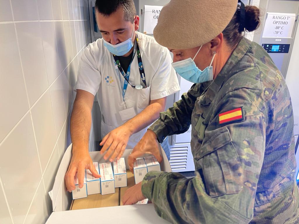 MCANA_ET's tweet photo. Los rastreadores militares de las #FAS desplegados en #Canarias alcanzan los 8 meses de constante trabajo contra el #COVID19 dentro del MCT de la #MisionBaluarte, realizándose otros apoyos como el traslado de vacunas o la vacunación deportistas olímpicos.
#MOPS
@MCANA_ET 🇪🇦 https://t.co/6KCk49q33d