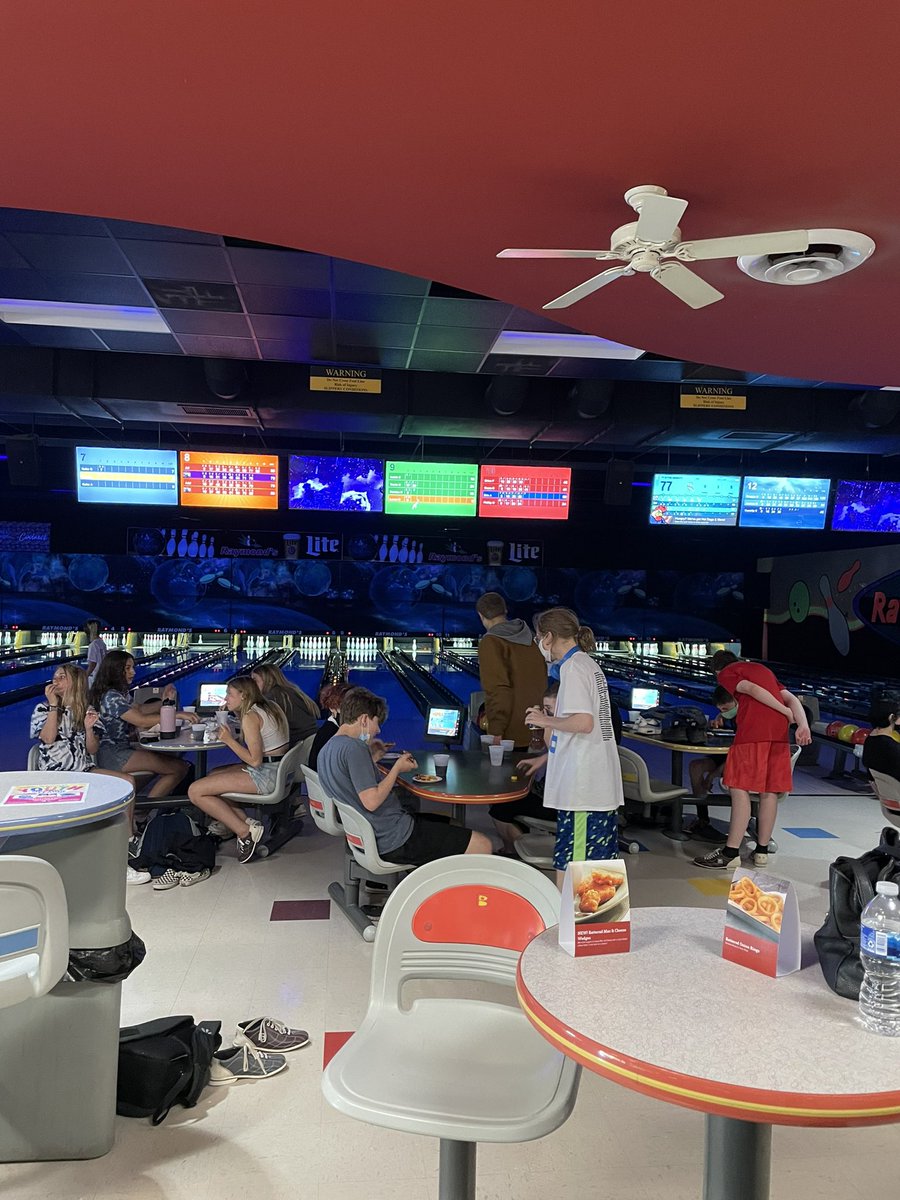 cwienke01's tweet photo. Thank you @RaymondsBowl for hosting #jjhswildcats 8th grade bowling outing! So much fun as we wind down a great 3 years! #d12lin #d12connected https://t.co/cLkIHwUfti