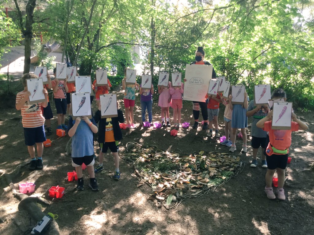 NichollsGr1's tweet photo. Grade 1 students made a large heart with nature materials to honour those Indigenous children who never came home. We talked about residential schools and thought about how children should feel at school. @HeightsSeymour https://t.co/1lf3YbIuoo